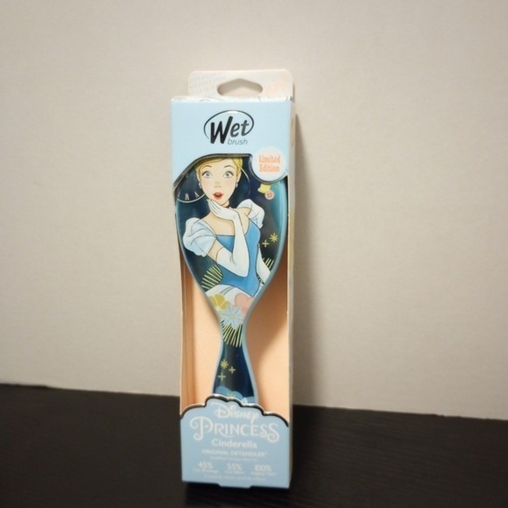 Disney Princess Cinderella NIB Wet Brush Pro Detangle Hair Brush - Light Blue